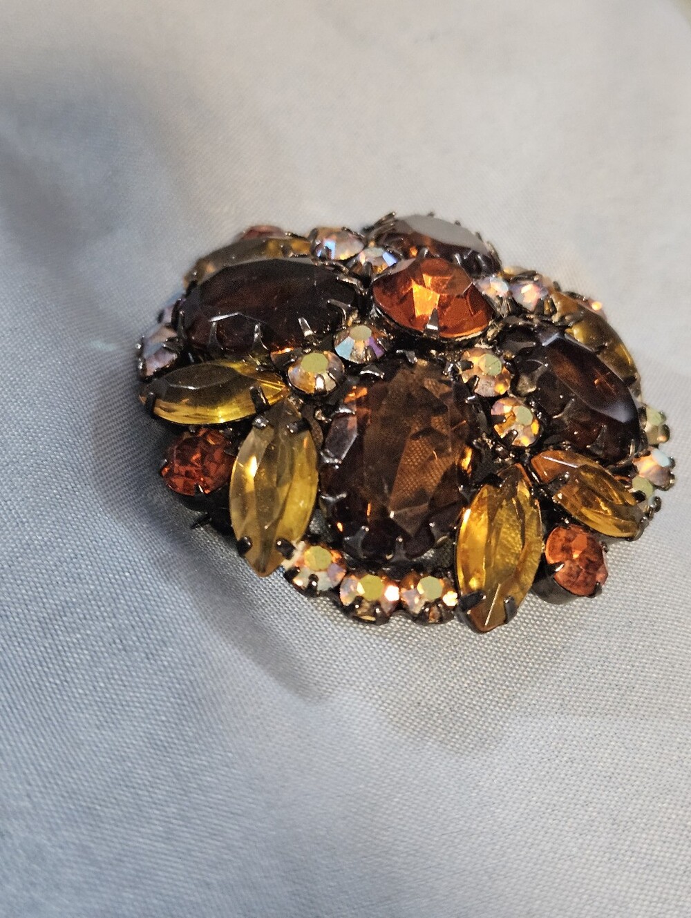Vintage 1960s Juliana DeLizza & Elster (D&E) Domed Autumn Brooch - Picture 3 of 5